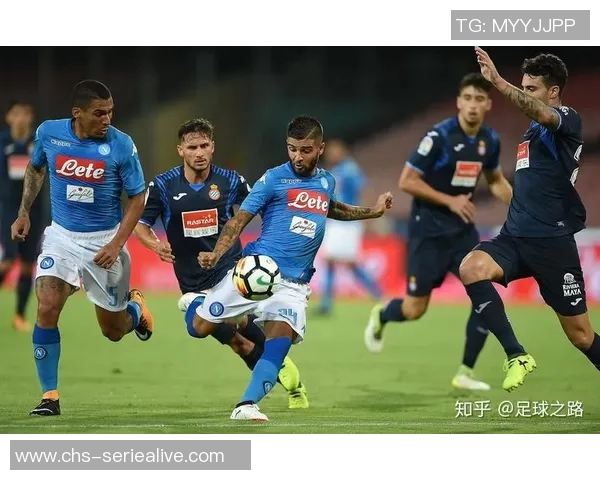 足球左后卫的战术解析与技术提升之路探讨 足球左后卫的战术解析与技术提升之路探讨